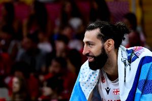 三分神准！申格利亚14中10&amp;三分5中5砍全场最高27分 正负值+33